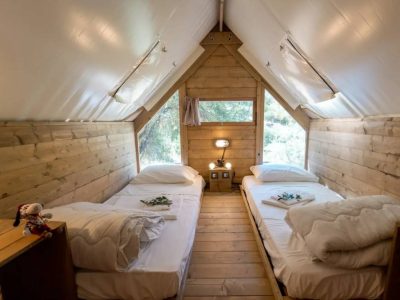 vallicella-glamping-resort-interior-bedroom-single-beds