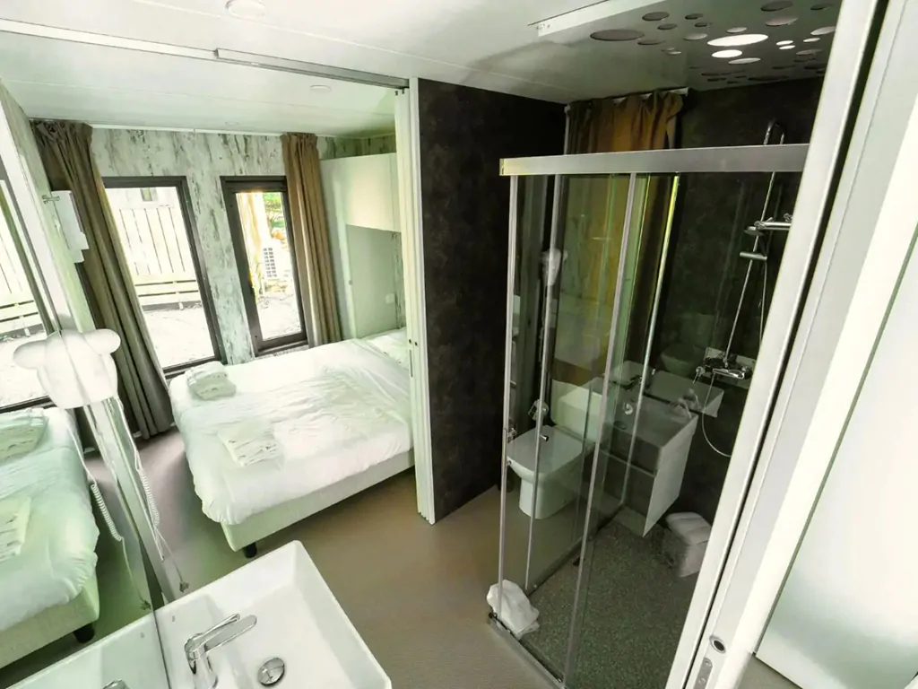 vallicella-glamping-resort-mobile-home-cottage-next-panorama-bedroom-suite