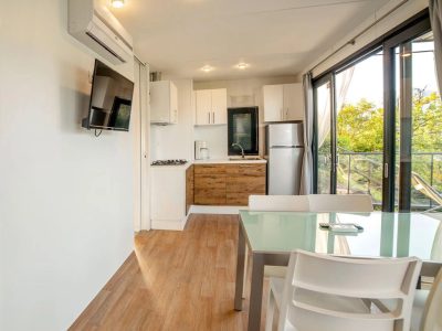 vallicella-glamping-resort-mobile-home-cottage-next-panorama-interior-living-room