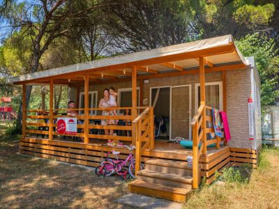 belvedere-pineta-camping-mobile-home-premium-i-exterior-frontview