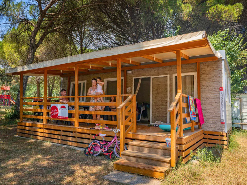 belvedere-pineta-camping-mobile-home-premium-i-exterior-frontview