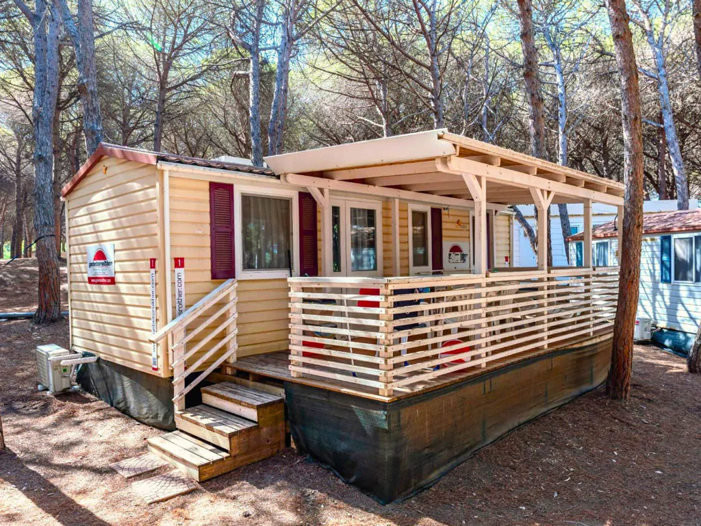 camping-bella-sardinia-mobile-home-klassik-a-exterior-frontview