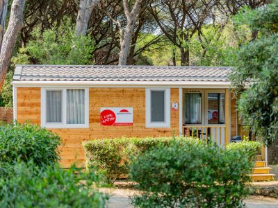 camping-le-esperidi-mobile-home-premium-k-exterior-frontview