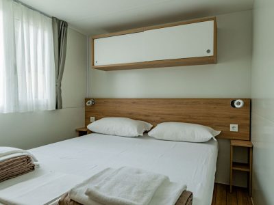camping-le-esperidi-mobile-home-premium-k-interior-bedroom-doublebed