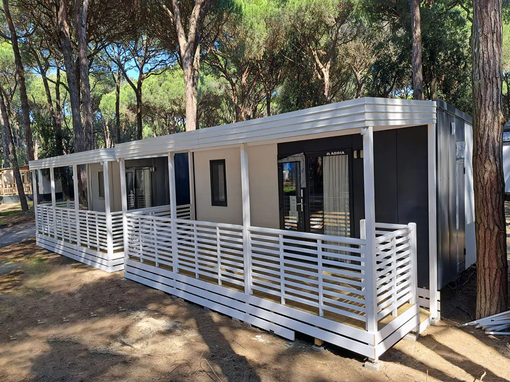 camping-mare-e-pineta-mobile-home-premium-la-exterior-row