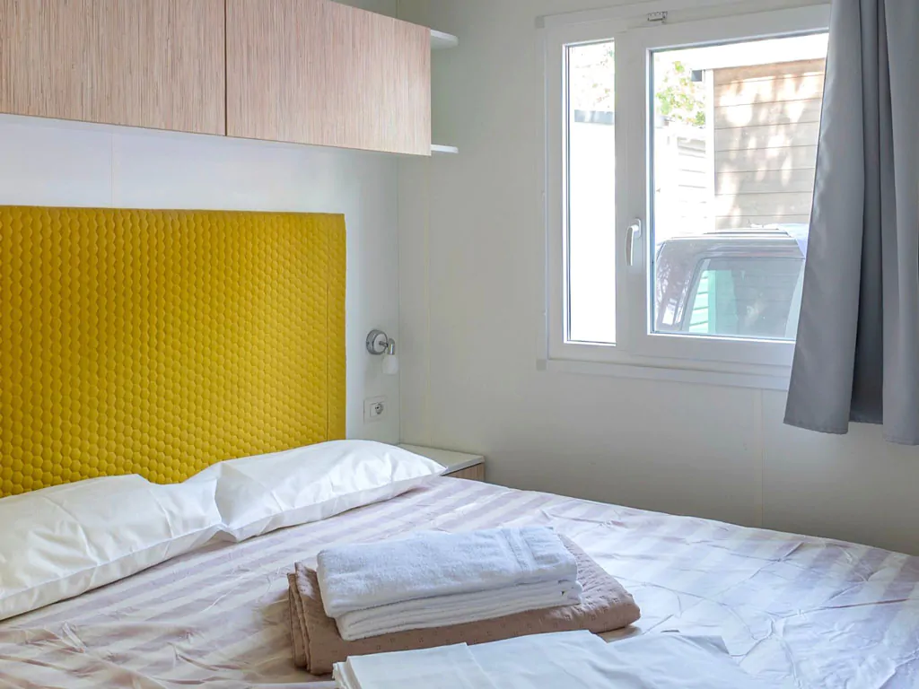 camping-union-lido-mobile-home-premium-i-interior-bedroom