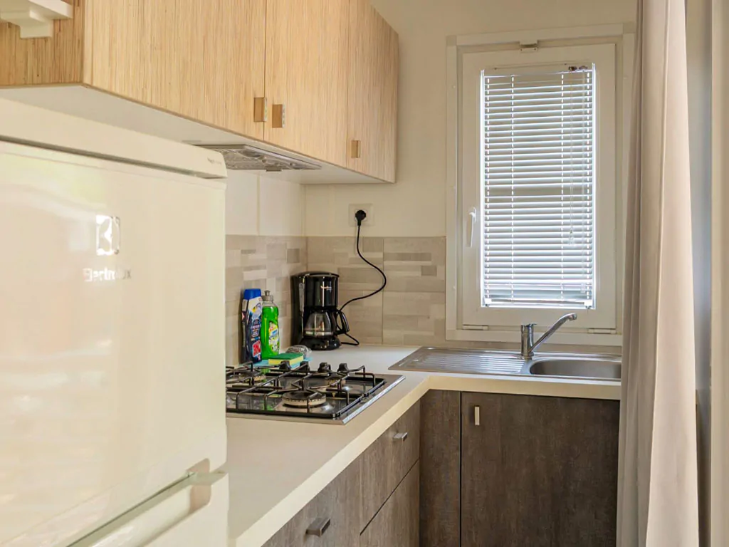 camping-union-lido-mobile-home-premium-i-interior-kitchen