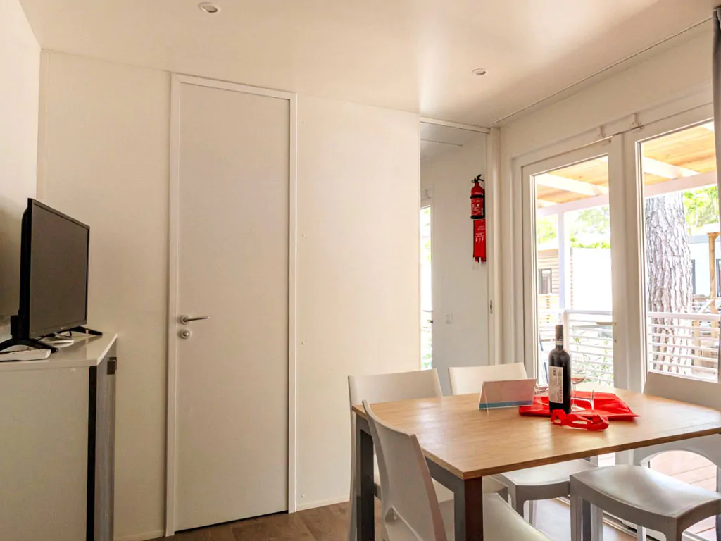 camping-union-lido-mobile-home-premium-i-interior-livingroom