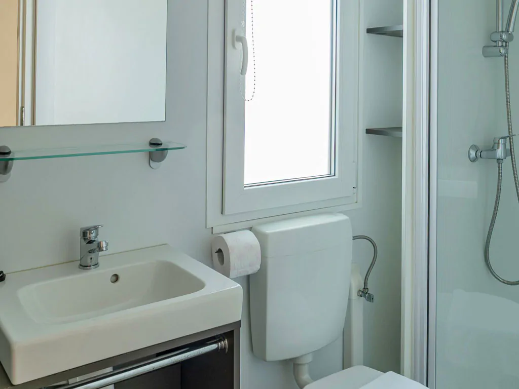 camping-union-lido-mobile-home-premium-la-interior-bathroom