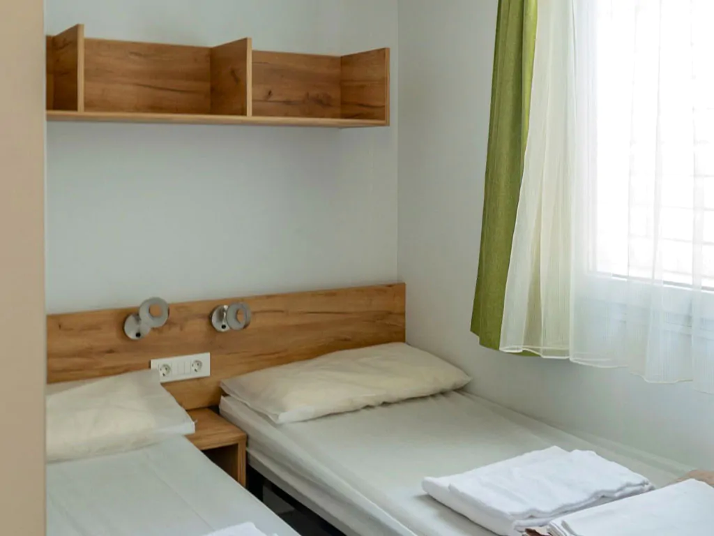 camping-union-lido-mobile-home-premium-la-interior-bedroom
