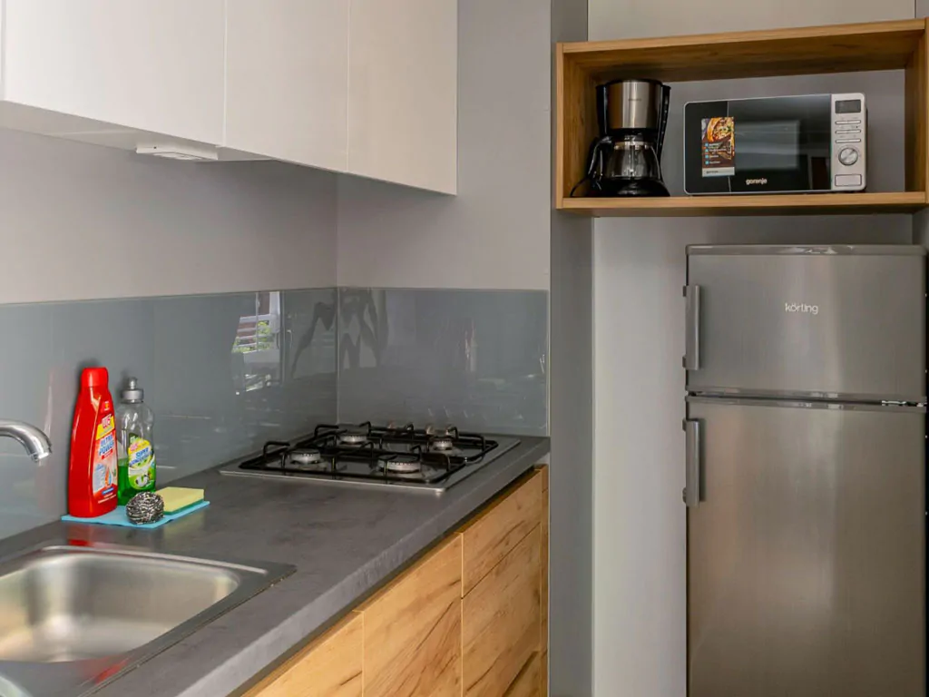 camping-union-lido-mobile-home-premium-la-interior-kitchen-fridge