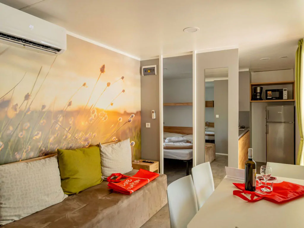 camping-union-lido-mobile-home-premium-la-interior-livingroom-kitchen