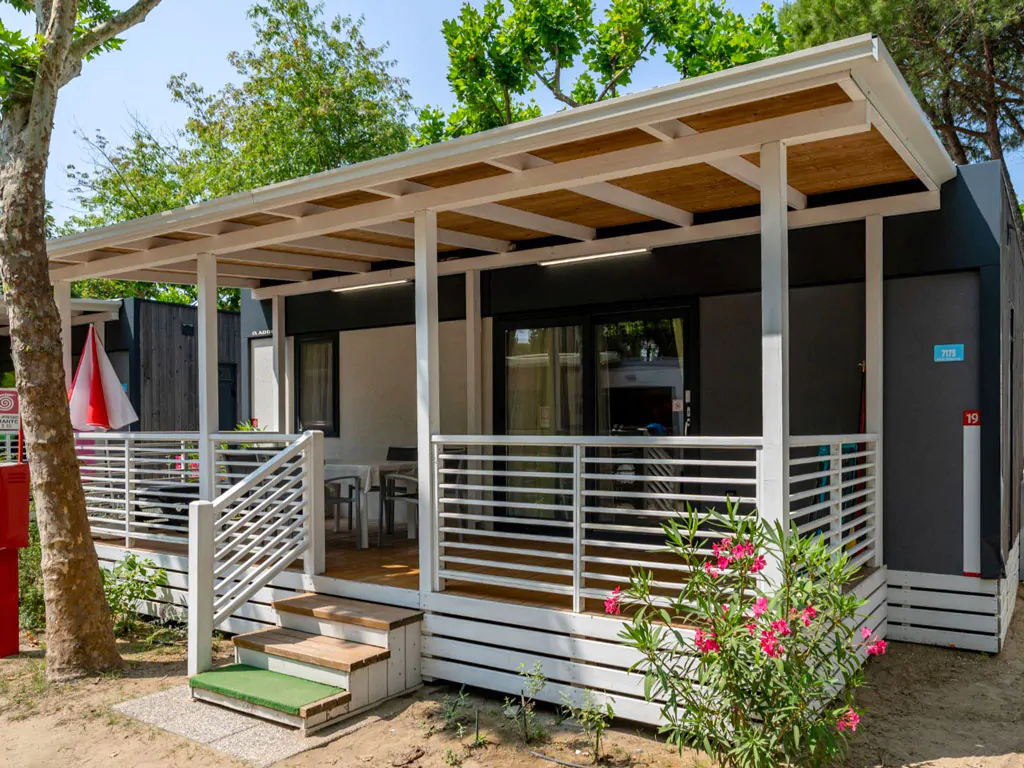 camping-union-lido-premium-la-exterior-frontview