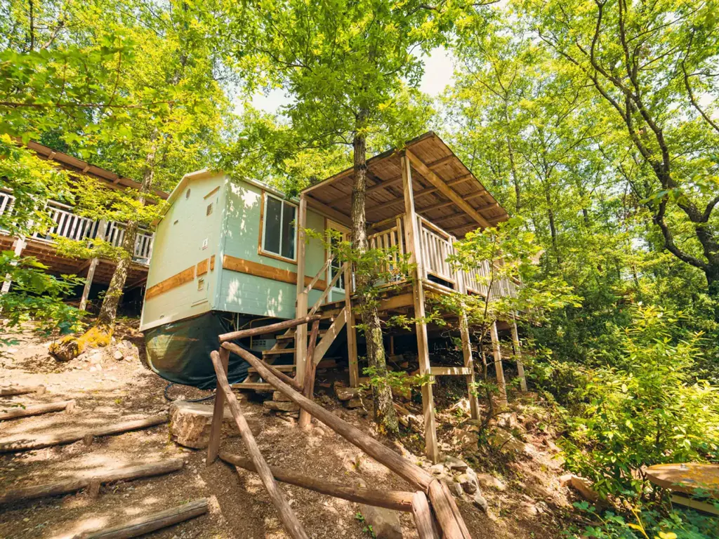 cottage-classic-view-from-the-path