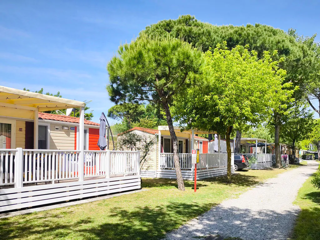 marina-di-venezia-mobile-home-klassik-a-exterior-row
