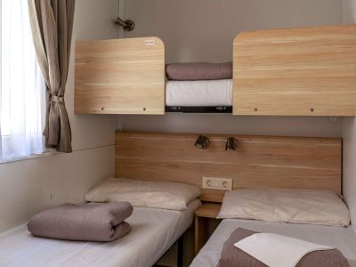 marina-di-venezia-mobile-home-klassik-a-interior-bedroom-bunkbed