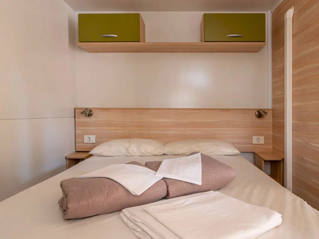 marina-di-venezia-mobile-home-klassik-a-interior-bedroom