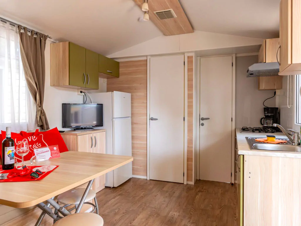 marina-di-venezia-mobile-home-klassik-a-interior-livingroom