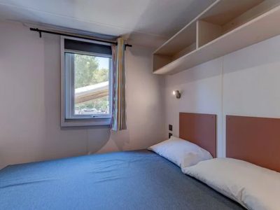 amadria-trogir-comfort-xl-bedroom-bedroom-with-double-bed