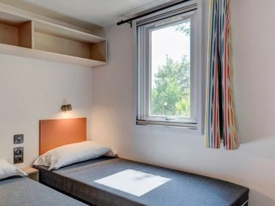 amadria-trogir-comfort-xl-bedroom-bedroom-with-single-beds