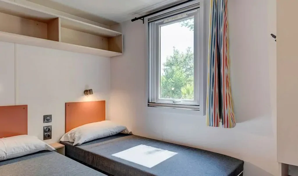 amadria-trogir-comfort-xl-bedroom-bedroom-with-single-beds
