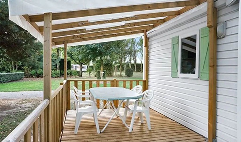 amadria-trogir-comfort-xl-side-view-of-the-terrace