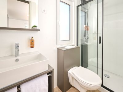 aminess-atea-camping-resort-luxury-glamping-villa-interior-bathroom