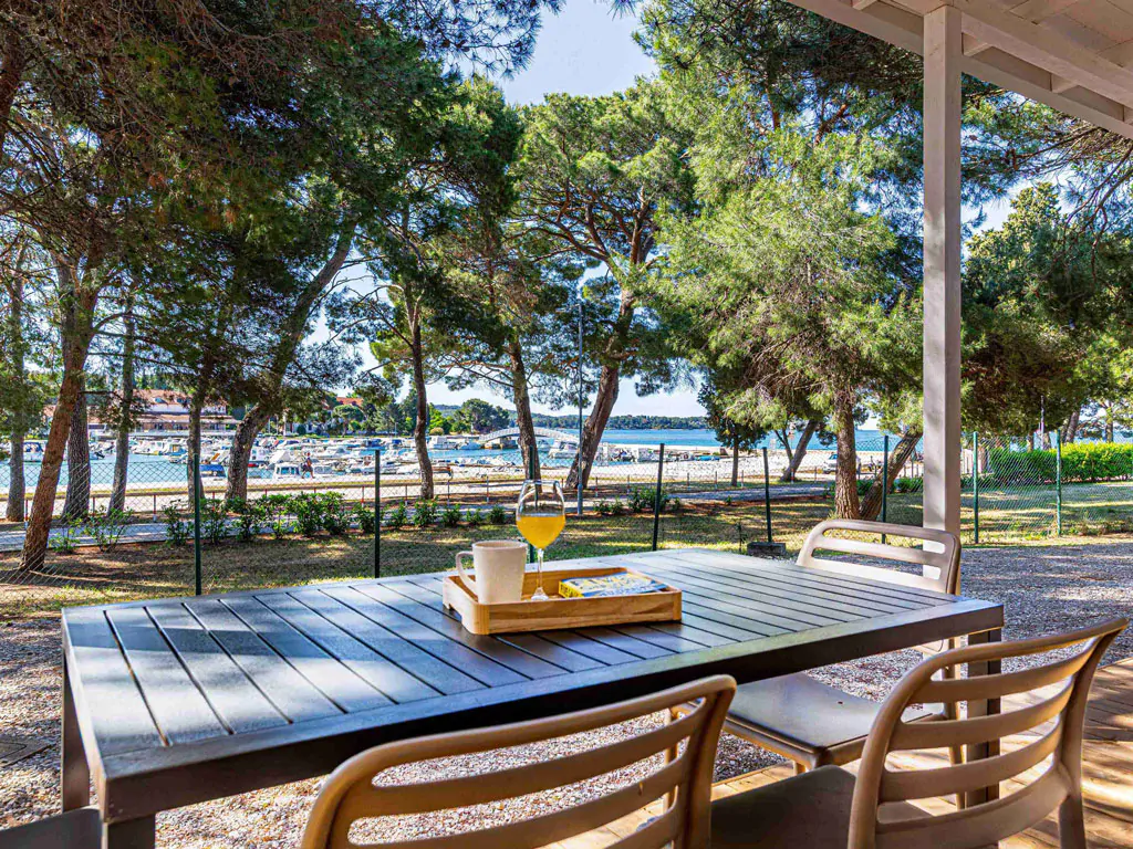 campsite-bivilage-mobile-home-lodge-prestige-laguna-exterior-terrace