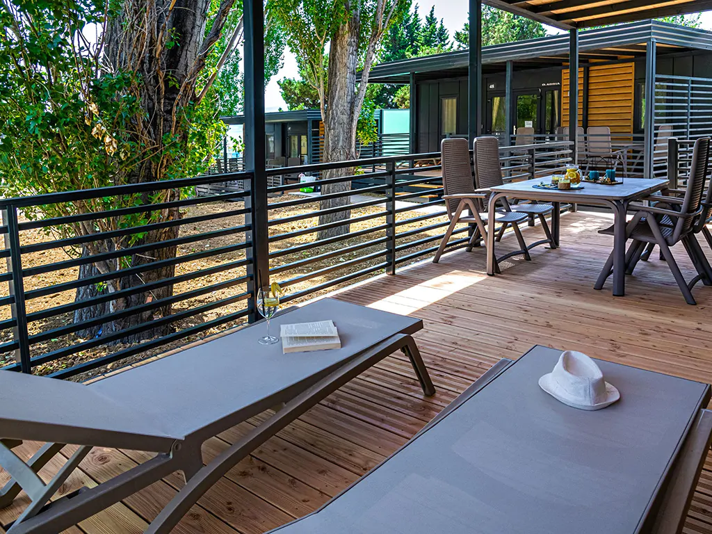 campsite-galeb-mobile-home-adria-superior-whirpool-exterior-terrace-sunbeds