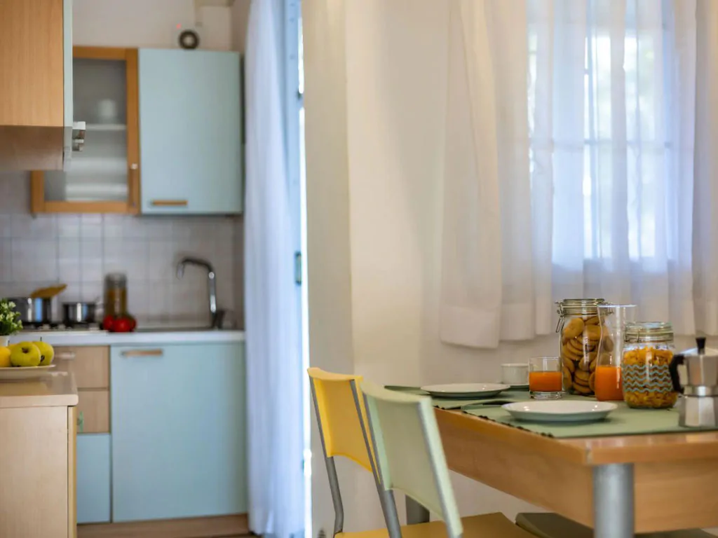 centro-vacanze-villaggio-san-francesco-mobile-home-holiday-home-4-interior-kitchen