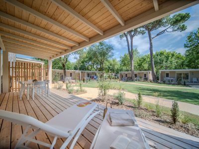 centro-vacanze-villaggio-san-francesco-mobile-home-lodge-prestige-daisy-exterior-terrace