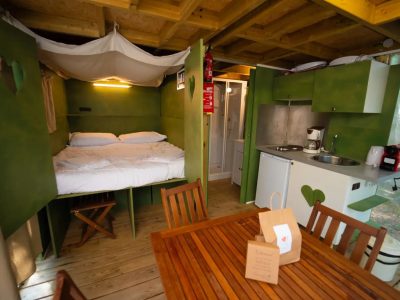 vallicella-glamping-resort-airlodge-interior-kitchen-bedroom