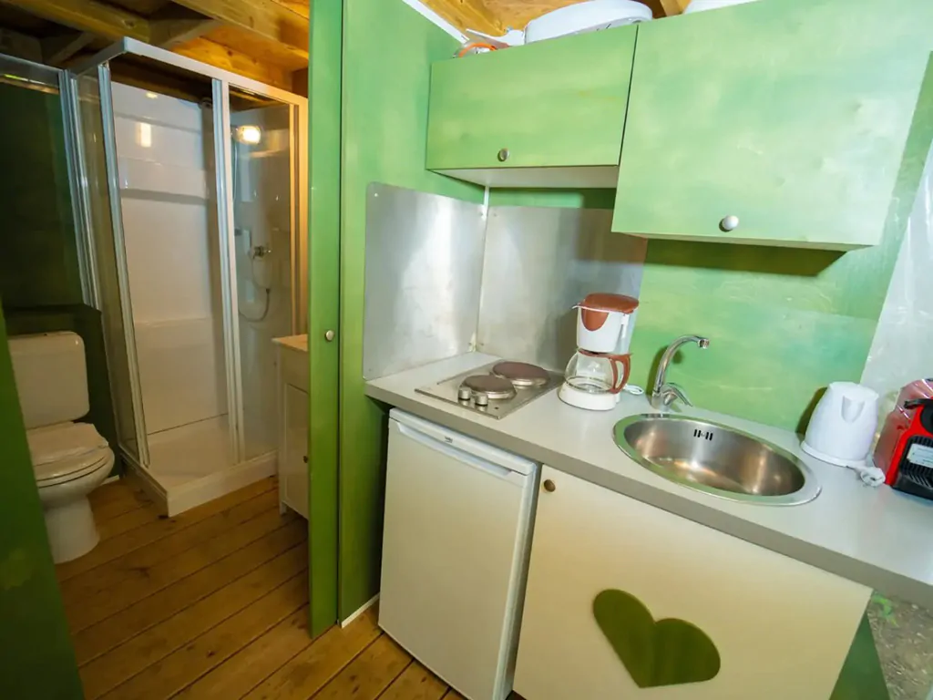 vallicella-glamping-resort-airlodge-interior-kitchen-coffe-machine