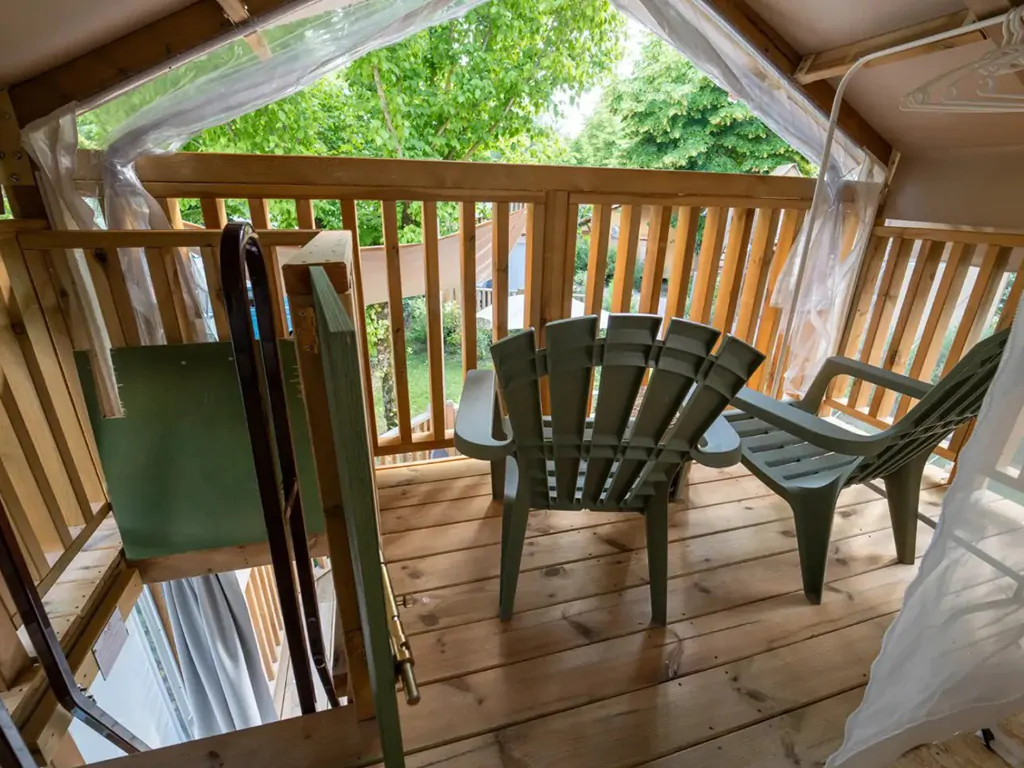 vallicella-glamping-resort-airlodge-interior-terrace