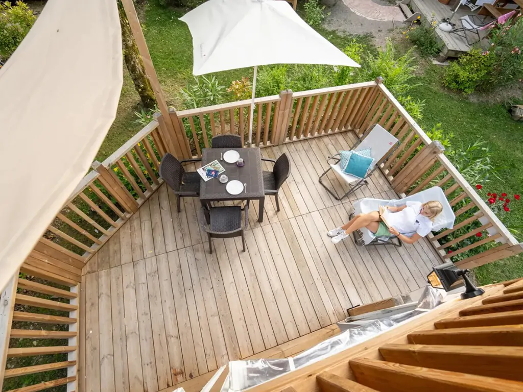 vallicella-glamping-resort-airlodge-interior-uncovered-terrace