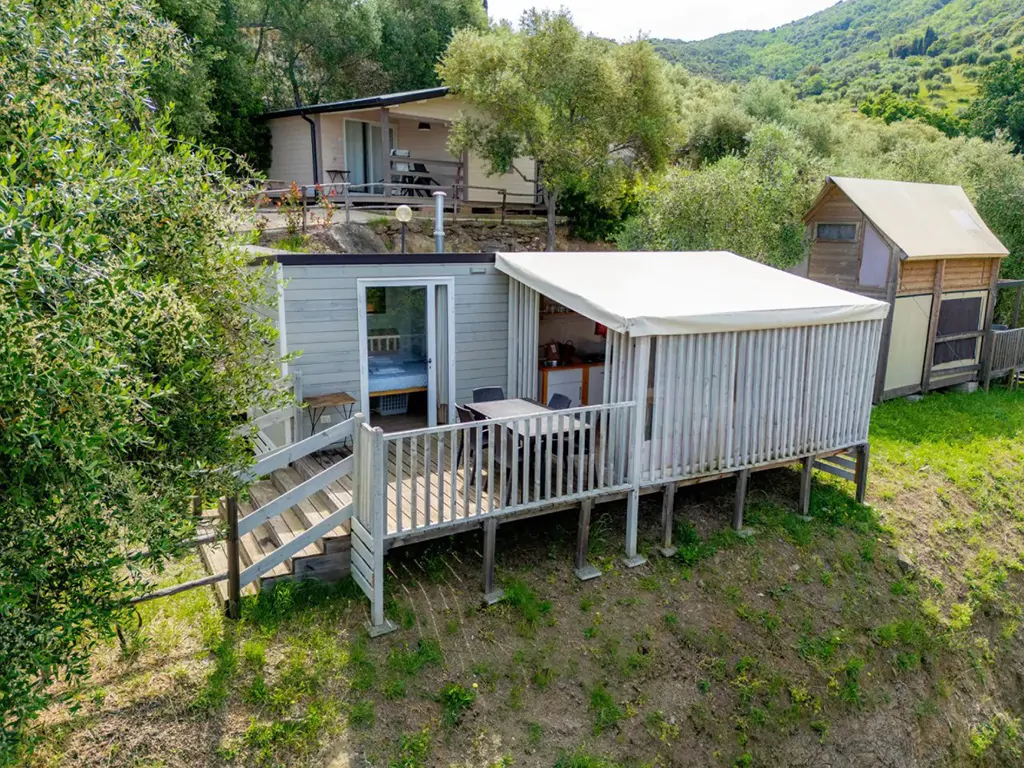 vallicella-glamping-resort-cottage-clever-exterior-terrace