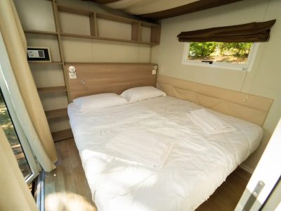 vallicella-glamping-resort-cottage-clever-interior-bedroom-double-bed-sheets