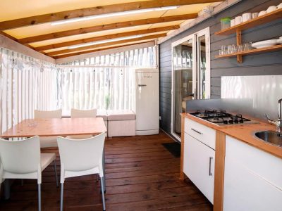 vallicella-glamping-resort-cottage-clever-interior-kitchen-area