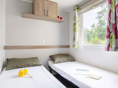 camping-klenovica-mobilehome-comfort-interior-bedroom-singlebeds