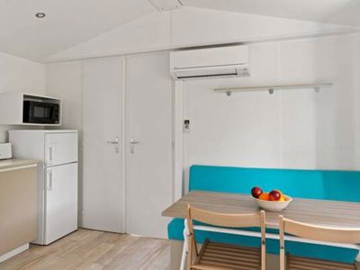 camping-klenovica-mobilehome-comfort-interior-livingroom