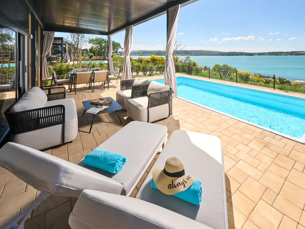 aminess-planet-camping-sirena-mobile-home-luxury-sea-view-with-private-pool-exterior-terrace-sunbeds-and-pool