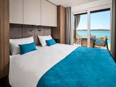 aminess-planet-camping-sirena-mobile-home-luxury-sea-view-with-private-pool-interior-bedroom-double-bed-view