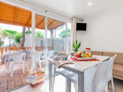 baia-holiday-isuledda-mobile-home-baia-revolution-interior-dining-area