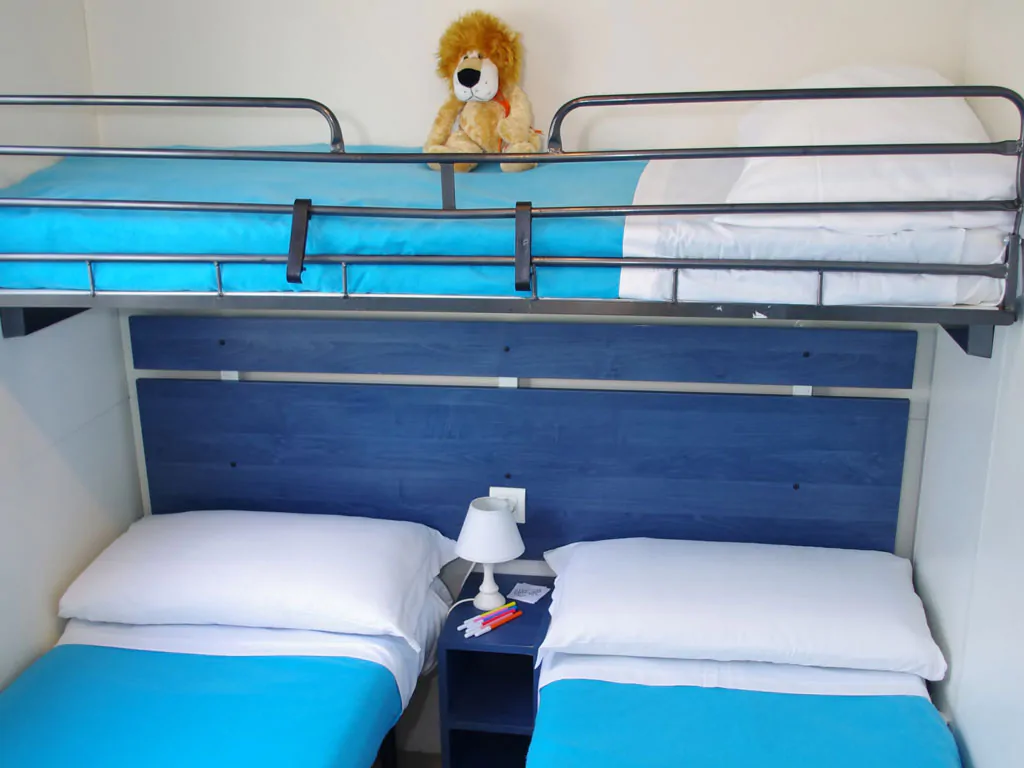 camping-costa-d-argento-mobile-home-happy-easy-interior-bedroom