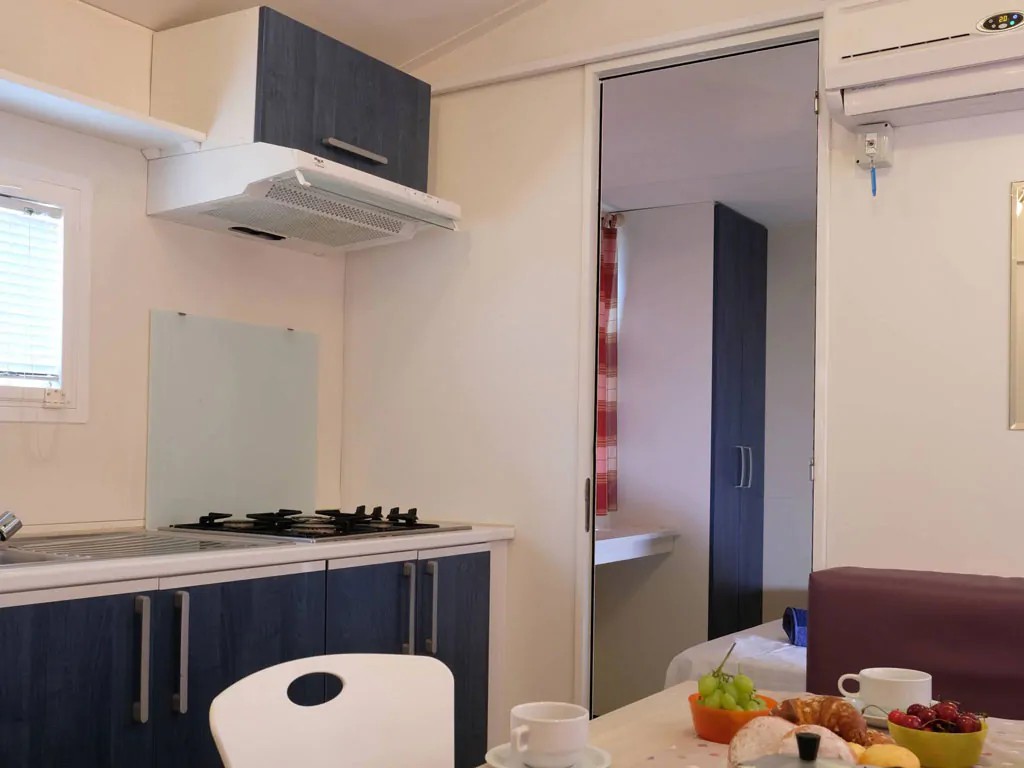 camping-costa-d-argento-mobile-home-happy-easy-interior-kitchen