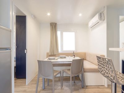 camping-village-baia-blu-la-tortuga-mobile-home-baia-elite-interior-dining-area