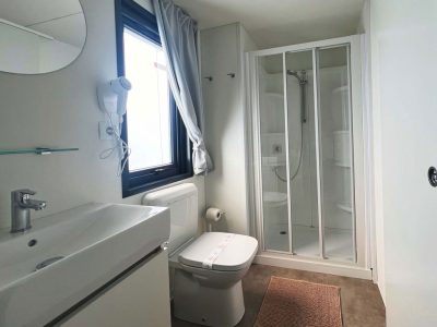 camping-village-baia-blu-la-tortuga-mobile-home-baia-relax-new-interior-bathroom