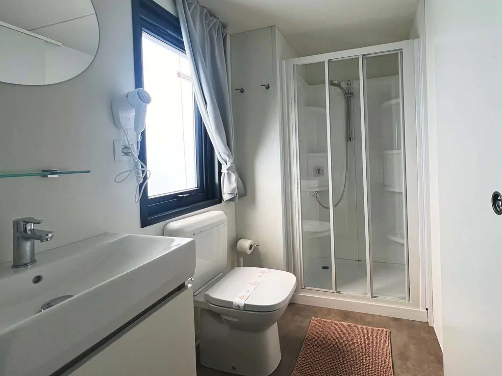 camping-village-baia-blu-la-tortuga-mobile-home-baia-relax-new-interior-bathroom