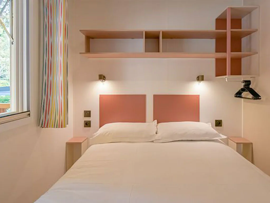 camping-village-capo-d-orso-mobile-home-comfort-interior-bedroom-double-bed