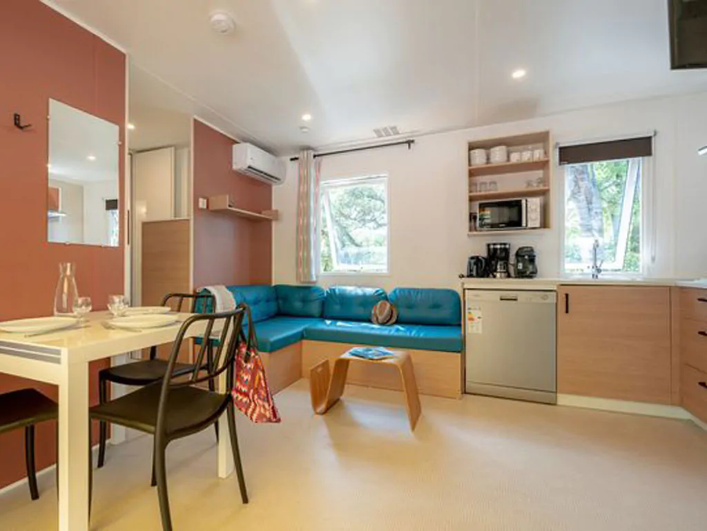 camping-village-capo-d-orso-mobile-home-comfort-interior-kitchen